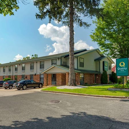 Quality Inn Lee Bagian luar foto