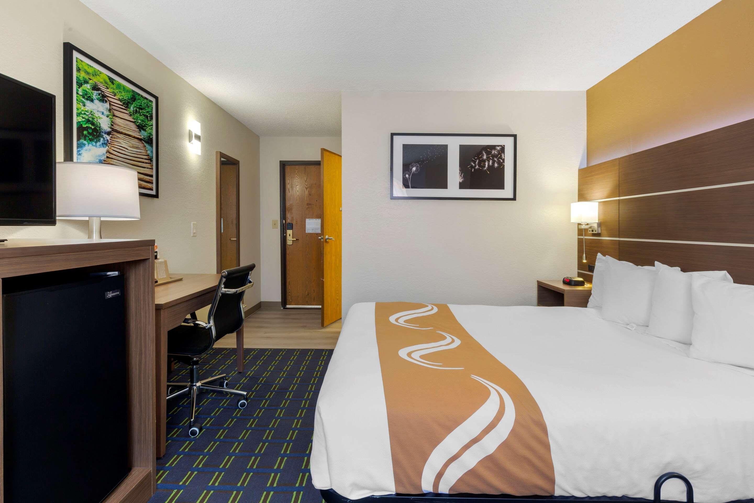 Quality Inn Lee Bagian luar foto
