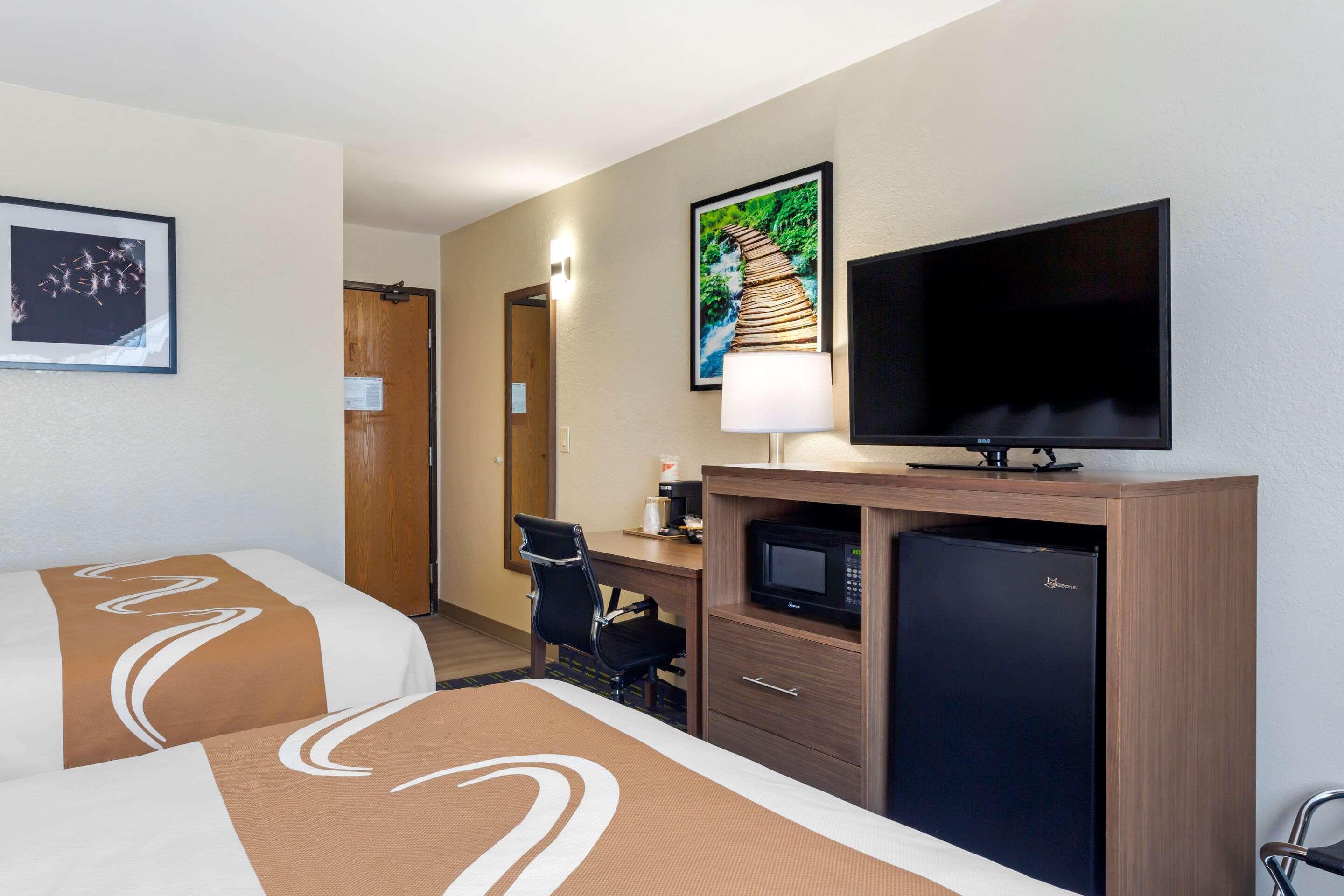 Quality Inn Lee Bagian luar foto