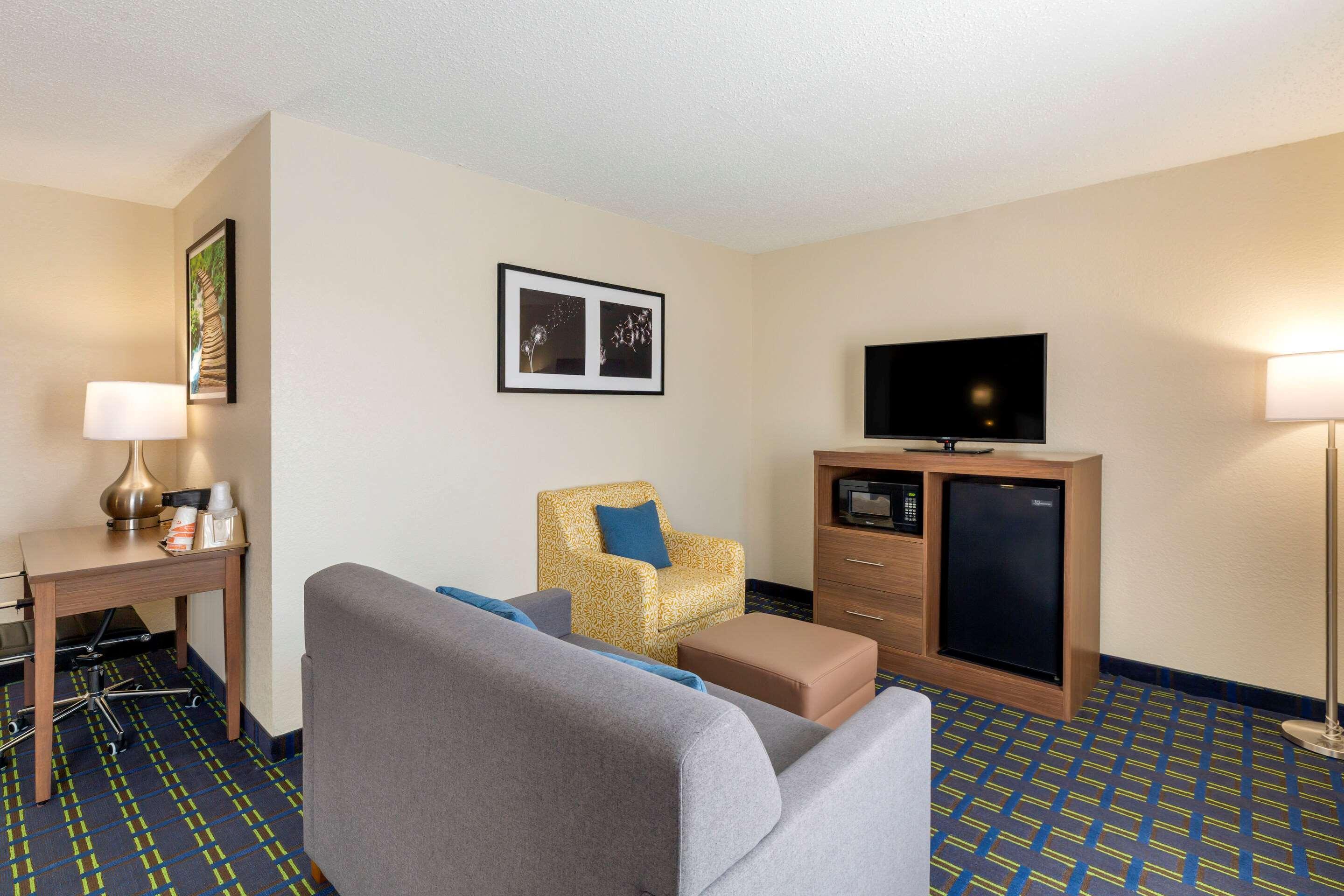 Quality Inn Lee Bagian luar foto
