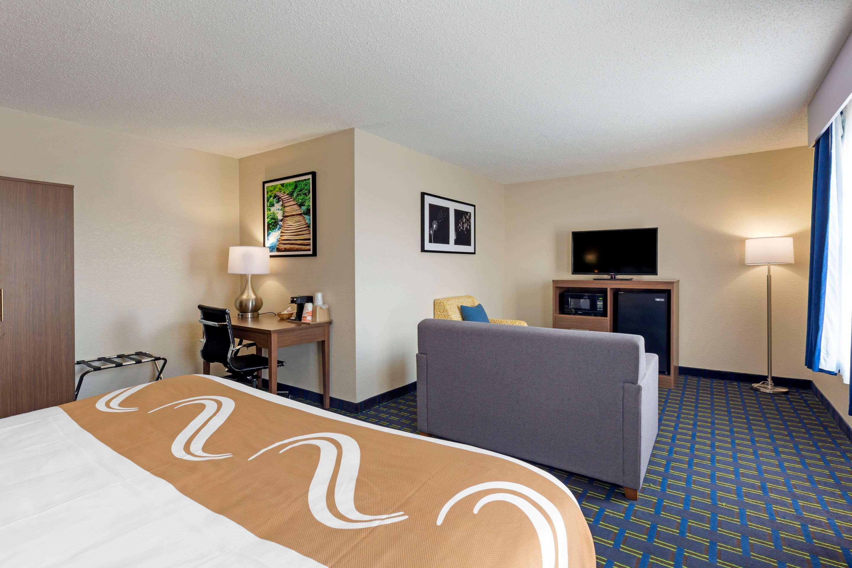 Quality Inn Lee Bagian luar foto