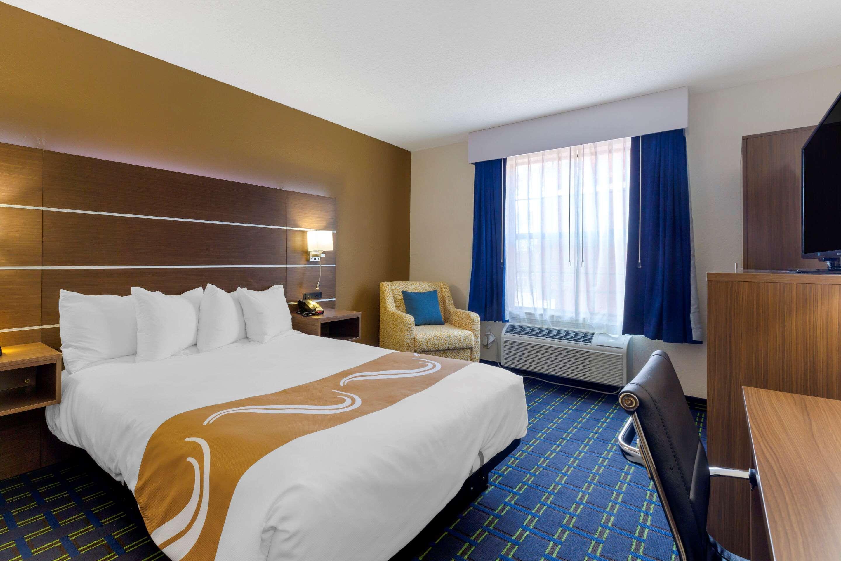 Quality Inn Lee Bagian luar foto