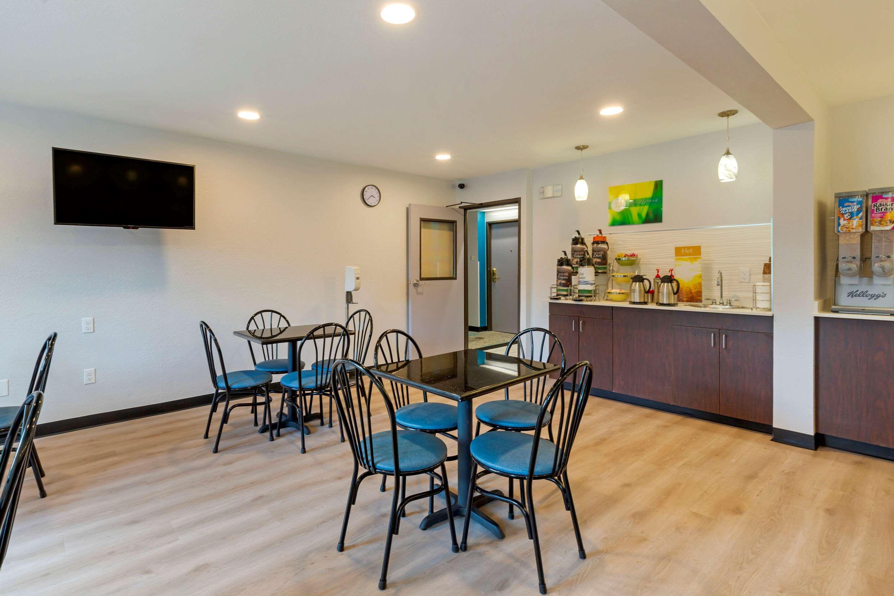 Quality Inn Lee Bagian luar foto