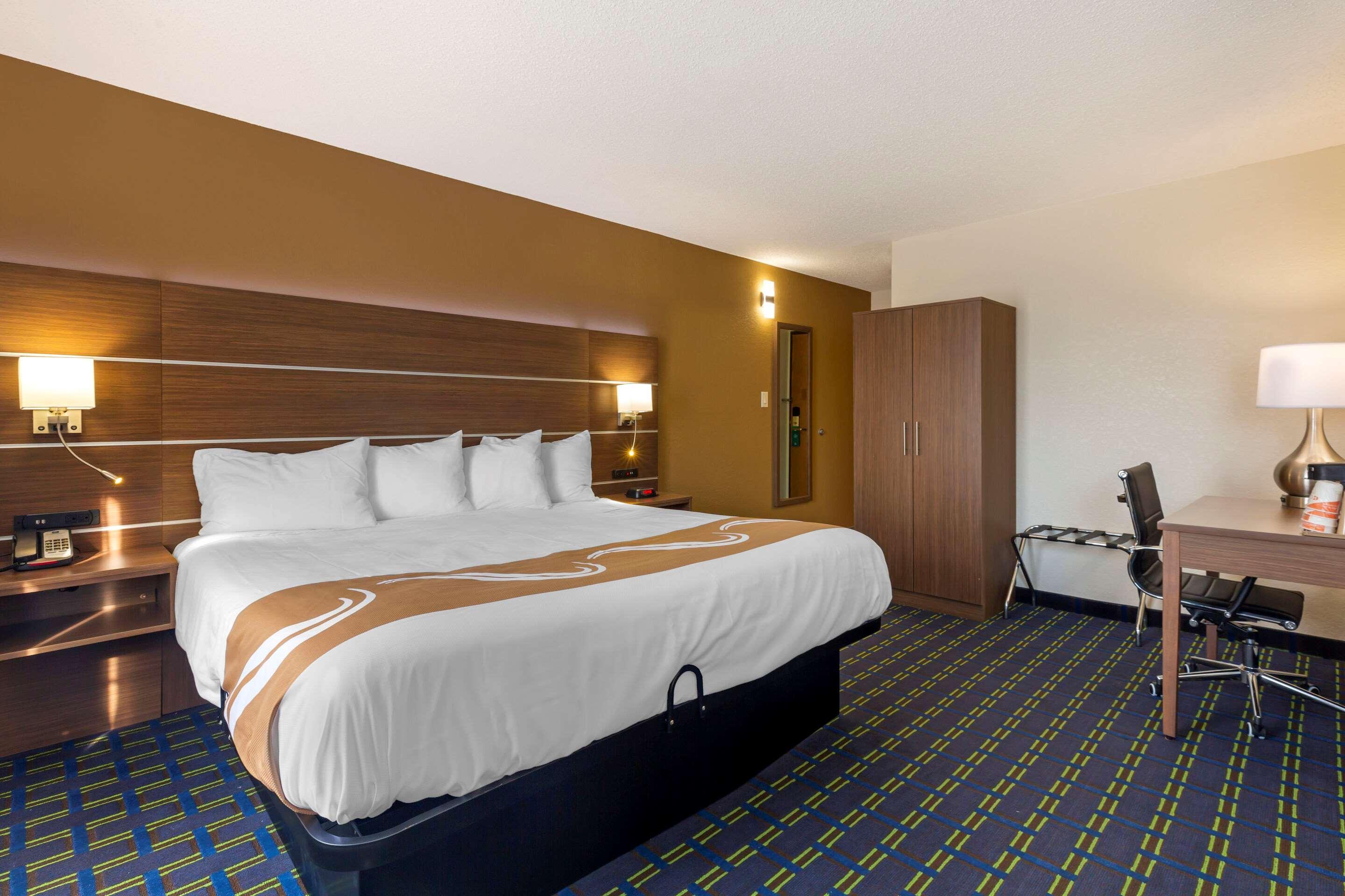Quality Inn Lee Bagian luar foto