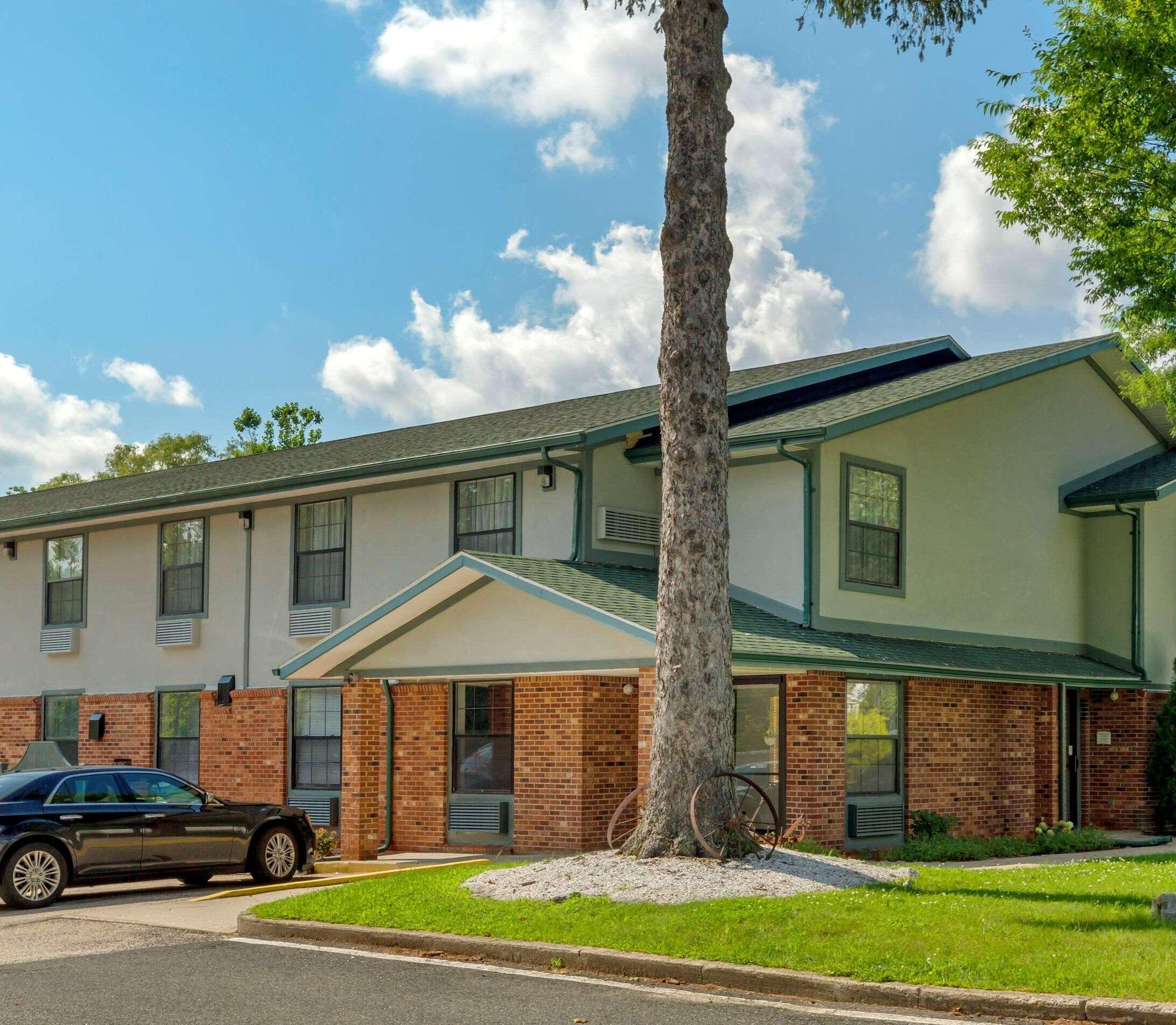 Quality Inn Lee Bagian luar foto